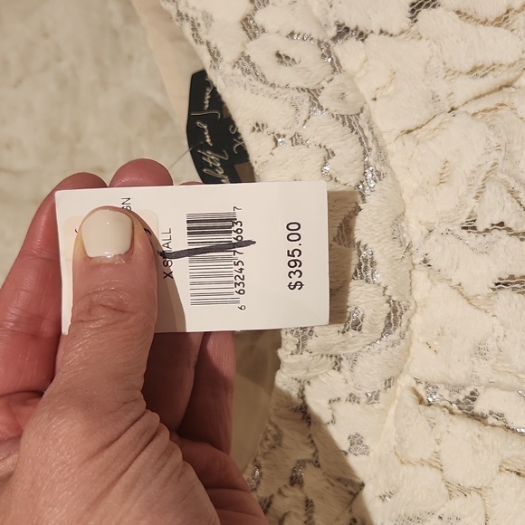 Elizabeth and James size XS skirt - Picture 4 of 4